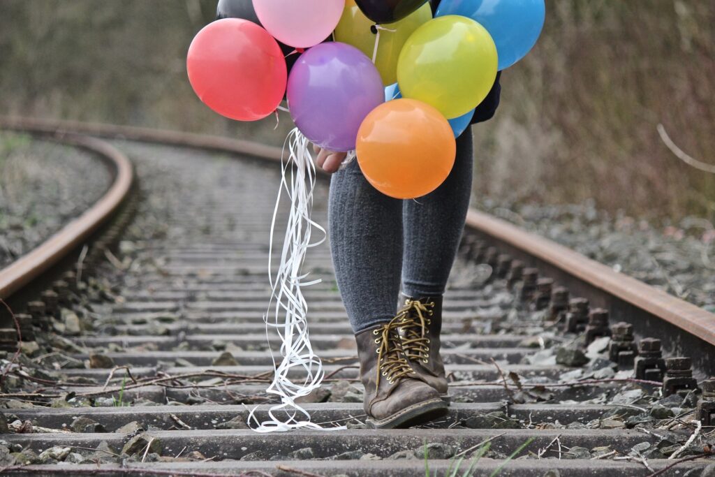 ballonnen schoenen en spoorlijn gratis ontwikkeladvies